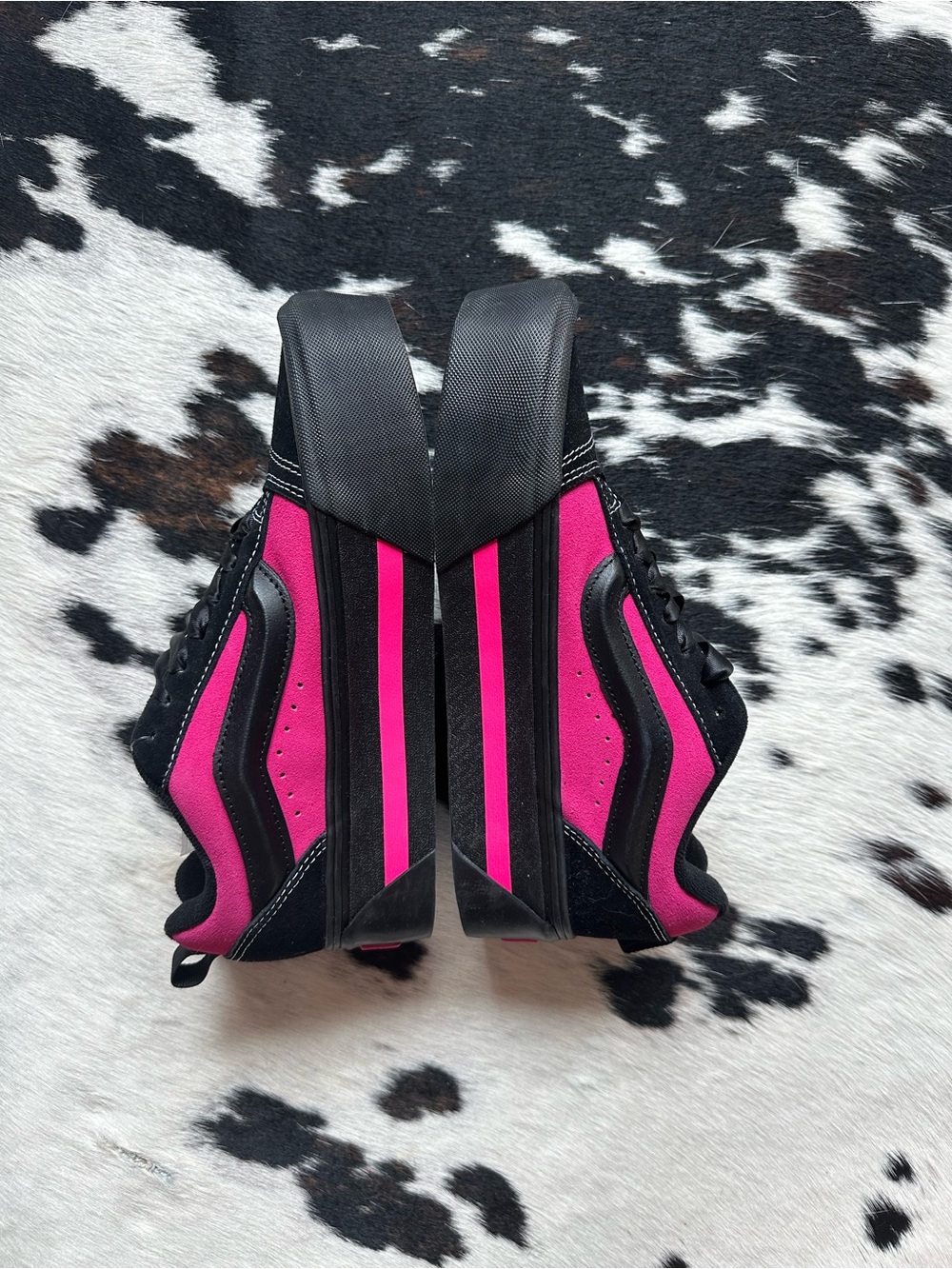 Vans Old Skool Women's Hot Pink & Black Low Top Platform Sneakers 9 - Picture 2 of 8